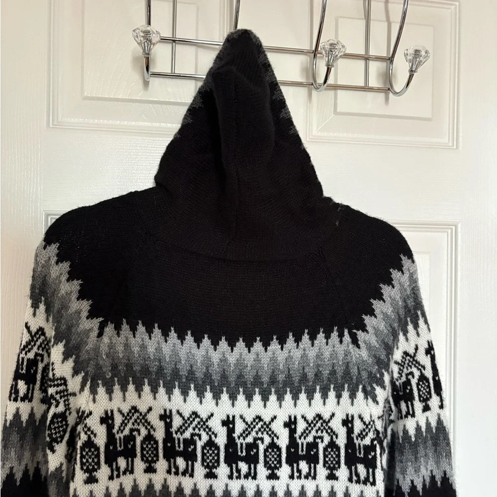 Women's Black and Gray Zip-Up Sweater from Peru - Picture 4 of 4